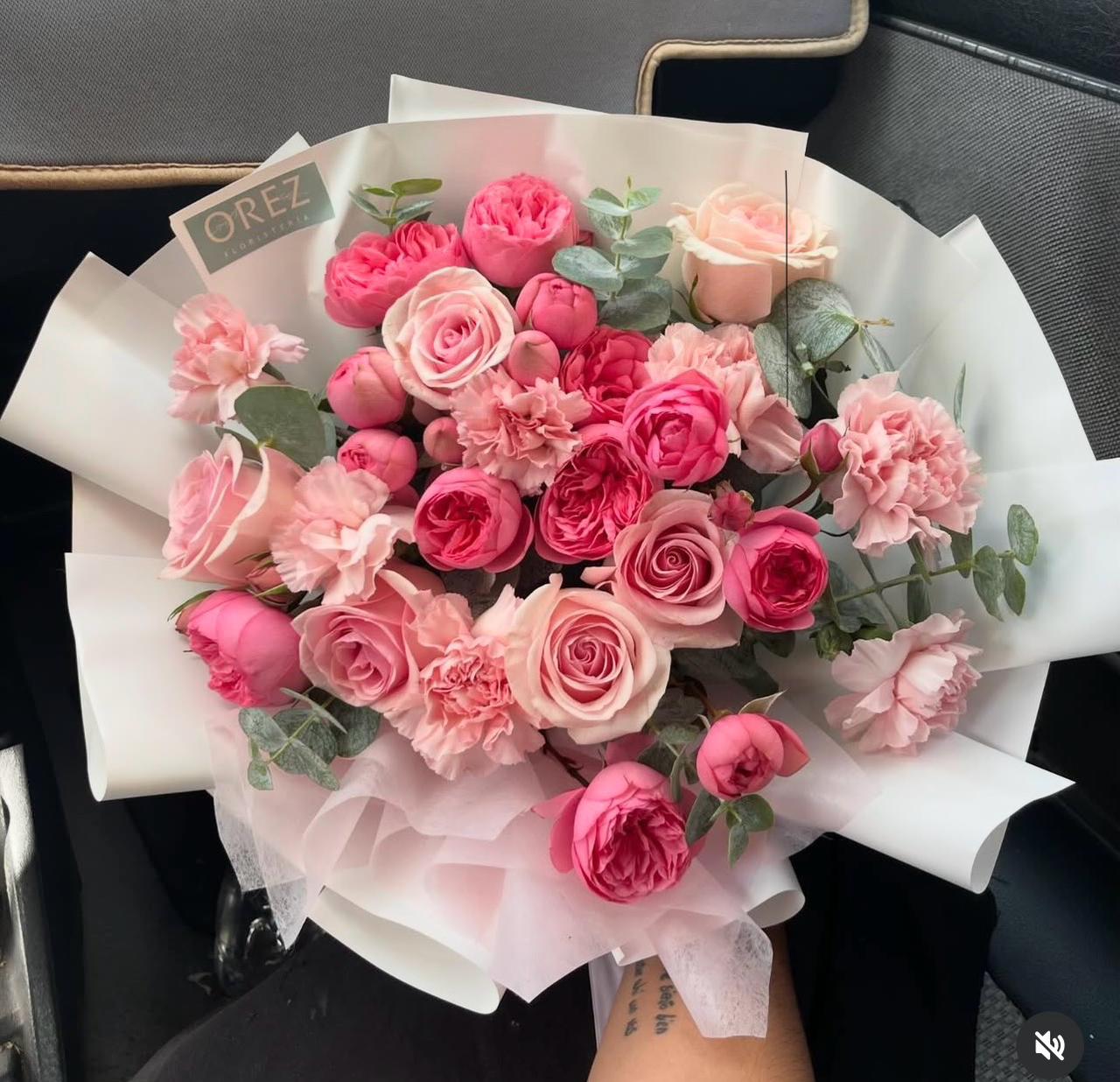 1 Paq Rosa Inglesa, Rosas, Claveles y Follaje