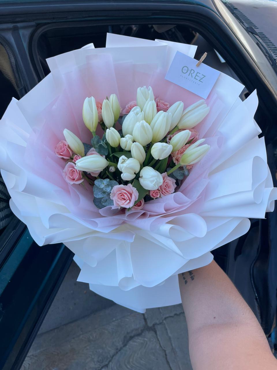 20 Tulipanes, Mini Rosa y Follaje