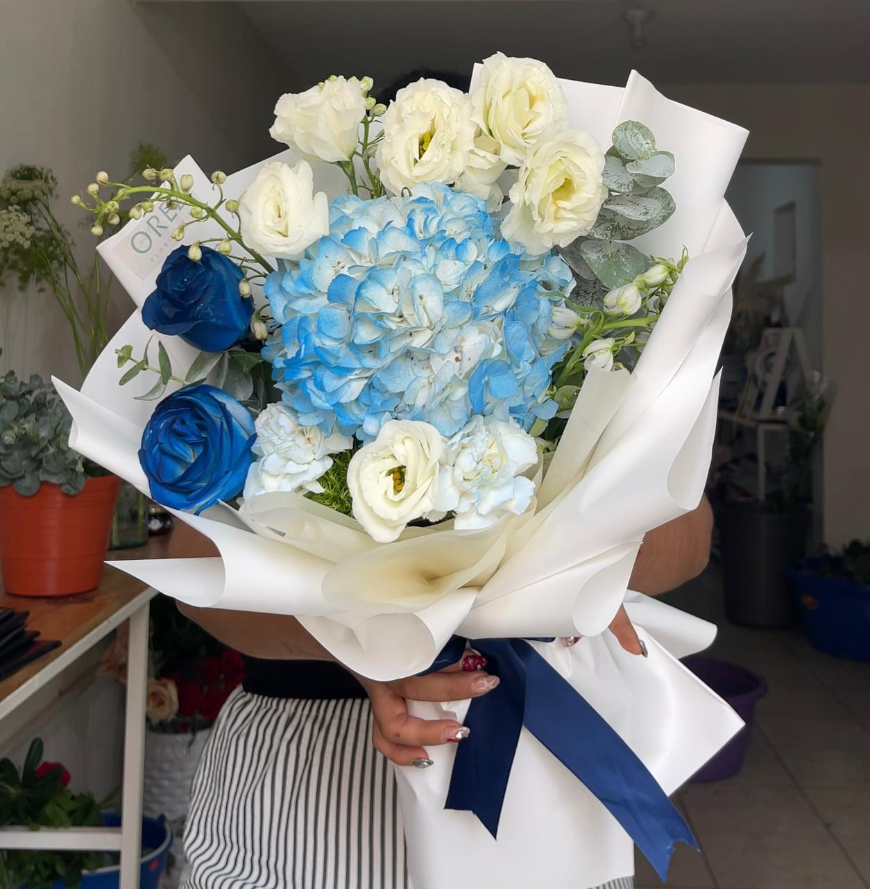 Hortensia, ½ Paq Lisianthus, Rosas y Claveles